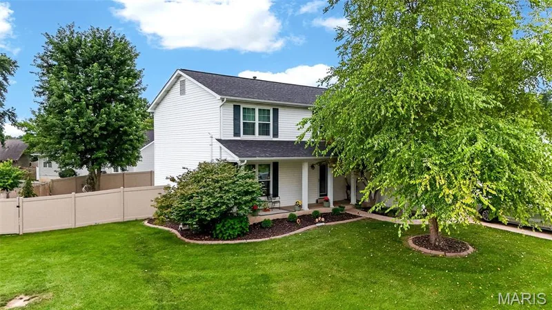 7296 Picasso Drive, Dardenne Prairie, MO 63368 — listing photo 2 of 35