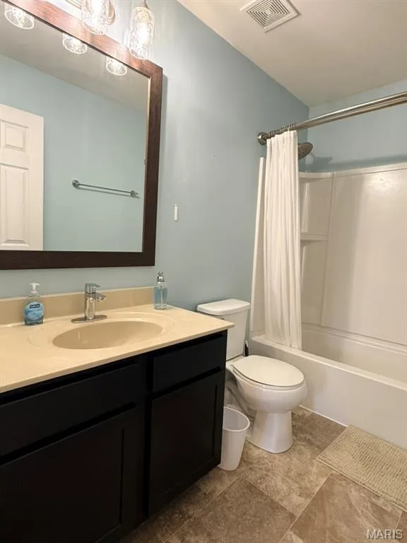 Upstairs Bathroom — 1401 Colonial Drive, Cottleville, MO 63304