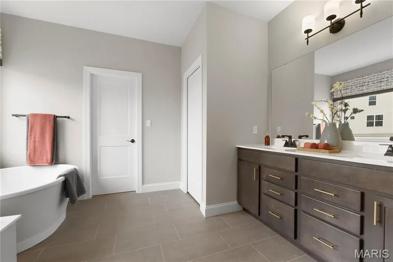 Luxury Primary Bathroom — 14 Cedarstone Court, Dardenne Prairie, MO 63368