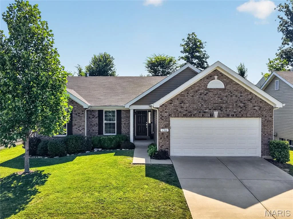 Welcome to 156 Hidden Bluffs Drive in Lake St Louis, MO! — 156 Hidden Bluffs Drive, Lake St. Louis, MO 63367