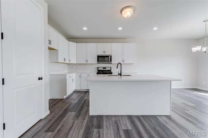 kitchen with breakfast bar, spacious pantry, stainless steel appliances — 118 Riding Crop Lane, Wentzville, MO 63385