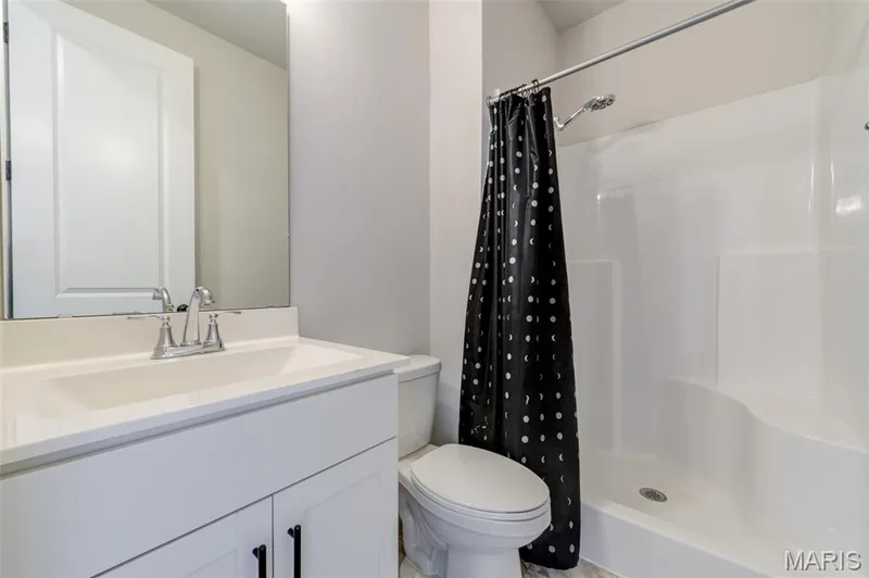 Full hall bath with adult height vanity — 118 Riding Crop Lane, Wentzville, MO 63385