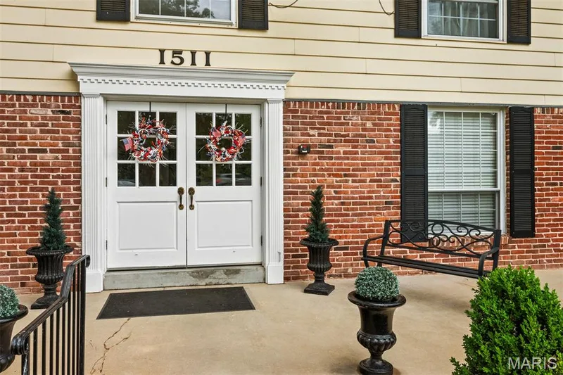 Double entry doors with divided light panels and decorative hardware — 1511 Hampton Hall Drive #10, Chesterfield, MO 63017
