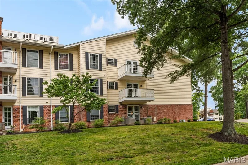 1511 Hampton Hall Drive #10, Chesterfield, MO 63017 — listing photo 27 of 31