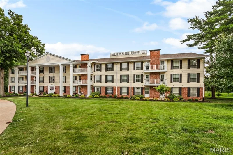1511 Hampton Hall Drive #10, Chesterfield, MO 63017 — listing photo 30 of 31