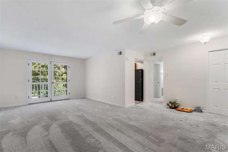 1511 Hampton Hall Drive #10, Chesterfield, MO 63017 — listing photo 3 of 31