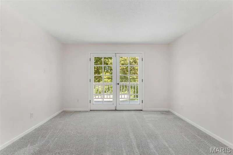 Light gray wall-to-wall carpeting — 1511 Hampton Hall Drive #10, Chesterfield, MO 63017