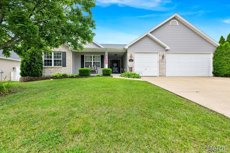 228 Highland Meadows Drive, Wentzville, MO 63385 — listing photo 2 of 42