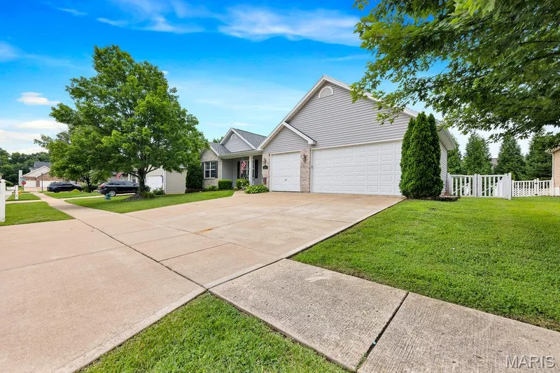 228 Highland Meadows Drive, Wentzville, MO 63385 — listing photo 4 of 42