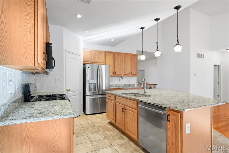 1717 Moss Rock Drive, St Charles, MO 63303 — listing photo 14 of 47