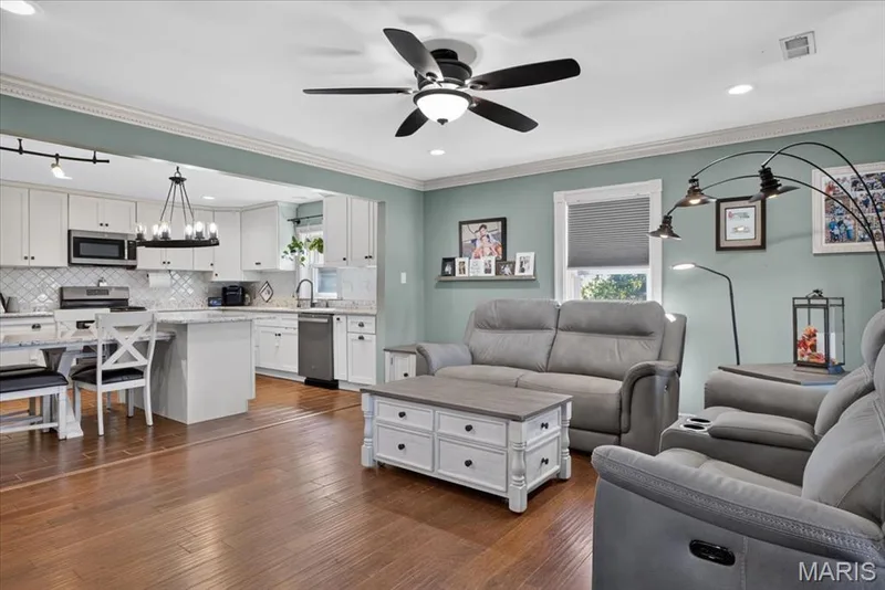 912 N Main Street, O'Fallon, MO 63366 — listing photo 6 of 62