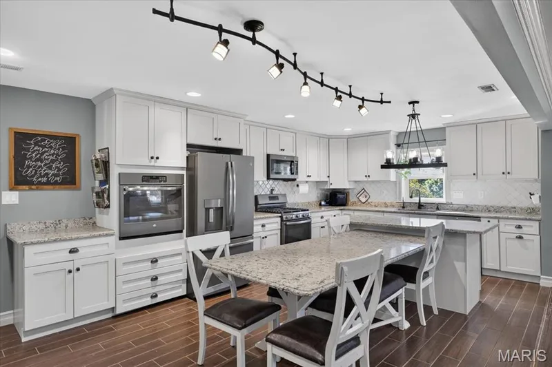 912 N Main Street, O'Fallon, MO 63366 — listing photo 10 of 62