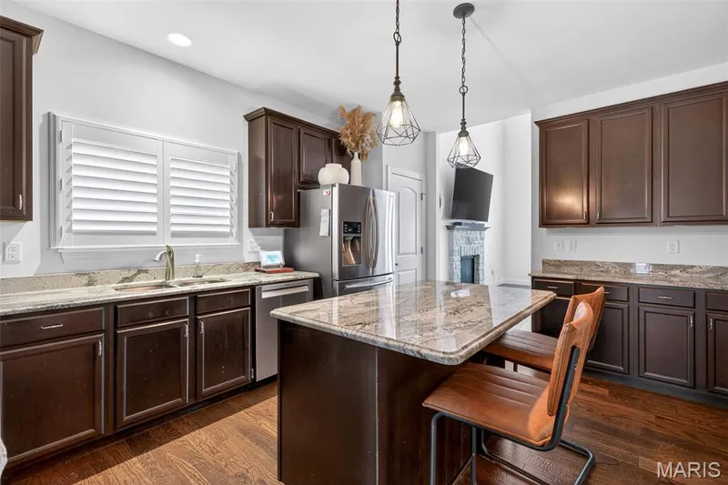 968 Ridgepointe Place Circle, Lake St. Louis, MO 63367 — listing photo 7 of 37