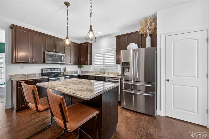 968 Ridgepointe Place Circle, Lake St. Louis, MO 63367 — listing photo 9 of 37