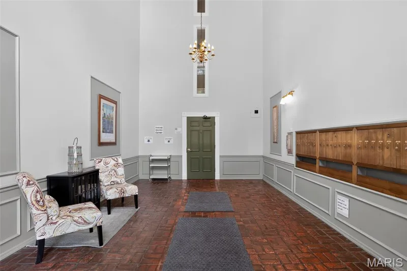 1525 Hampton Hall Drive #12, Chesterfield, MO 63017 — listing photo 2 of 26