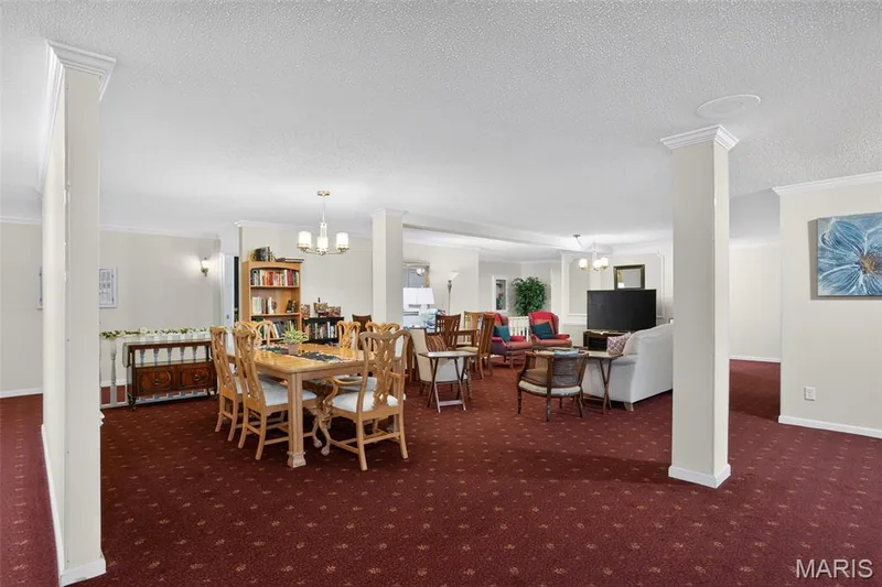 1525 Hampton Hall Drive #12, Chesterfield, MO 63017 — listing photo 3 of 26