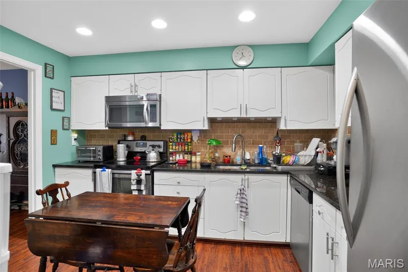 1525 Hampton Hall Drive #12, Chesterfield, MO 63017 — listing photo 9 of 26