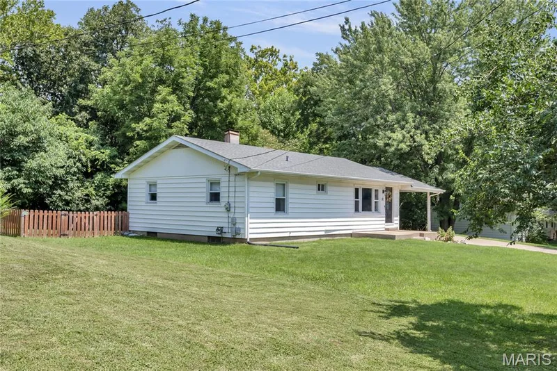 32 Highland Drive, St Charles, MO 63303 — listing photo 2 of 28