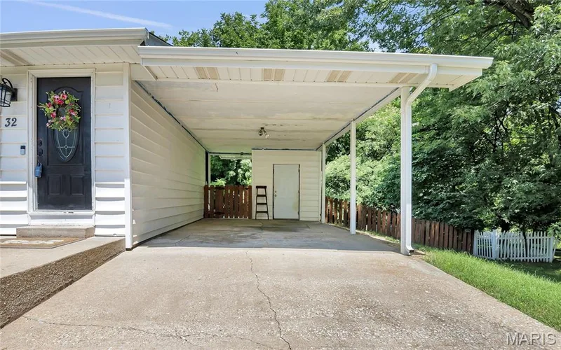 32 Highland Drive, St Charles, MO 63303 — listing photo 4 of 28
