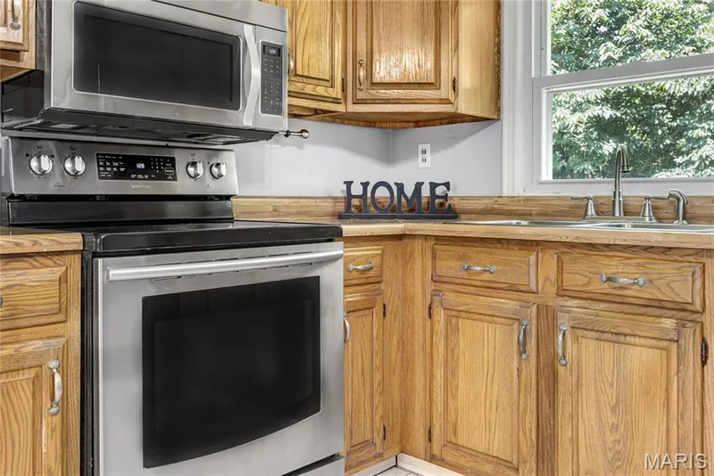 32 Highland Drive, St Charles, MO 63303 — listing photo 9 of 28