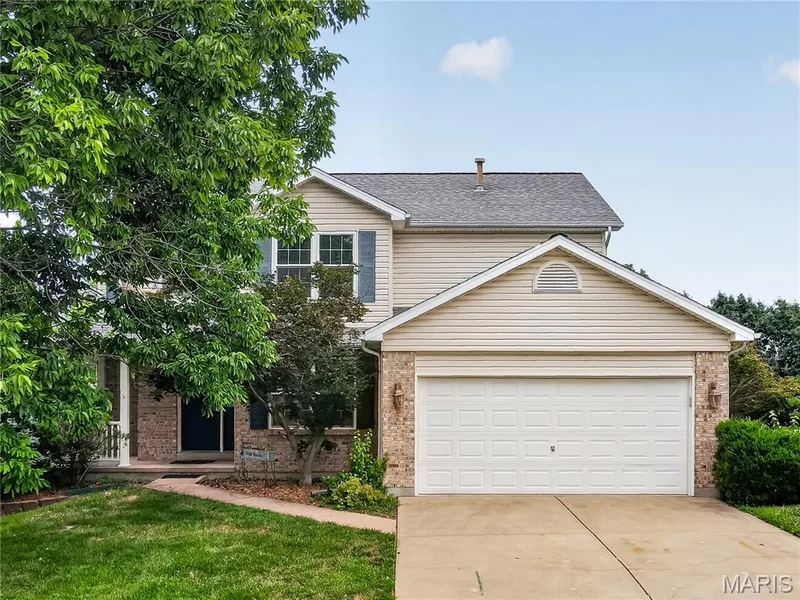 14 Spring Time Court, St Charles, MO 63303 — listing photo 2 of 47