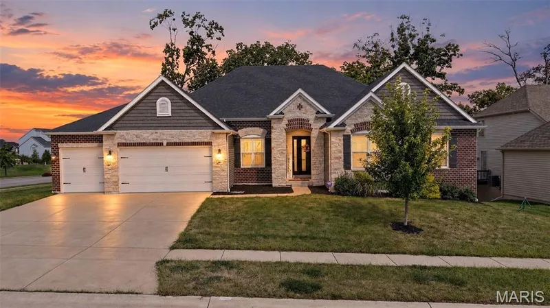 401 Hamlet Court, O'Fallon, MO β listing photo 1