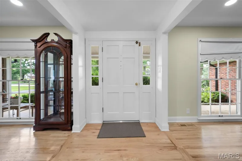 Front Entryway — 312 Diplomat Lane, Chesterfield, MO 63017