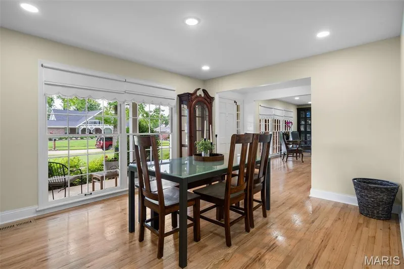 312 Diplomat Lane, Chesterfield, MO 63017 — listing photo 7 of 51