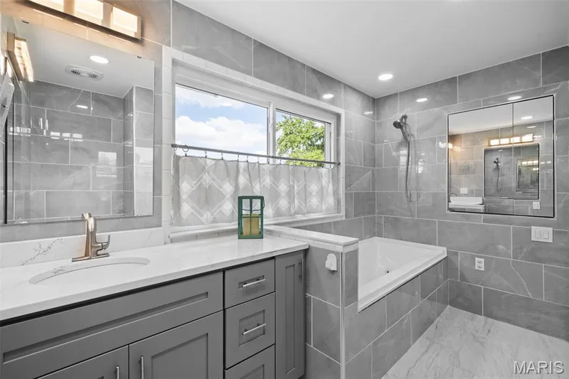 312 Diplomat Lane, Chesterfield, MO 63017 — listing photo 31 of 51