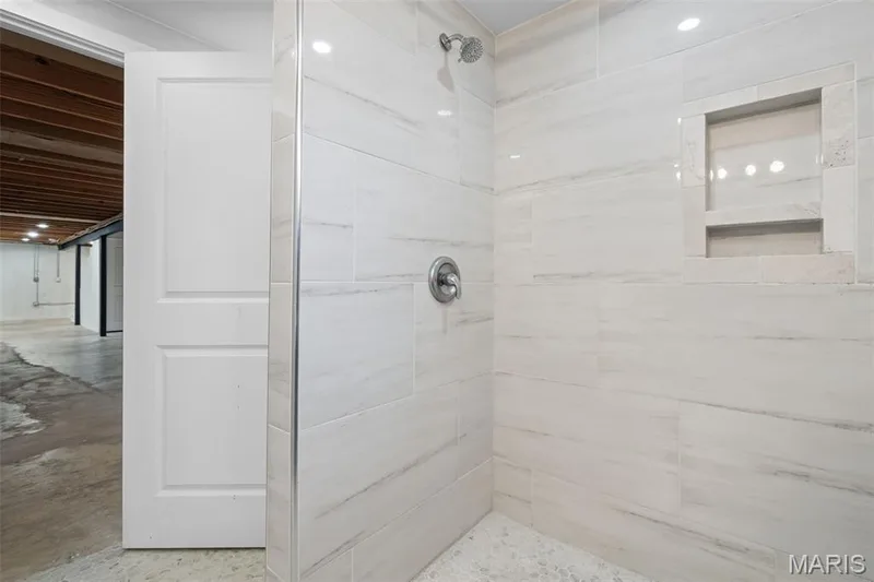 2nd lower level bathroom features a shower — 312 Diplomat Lane, Chesterfield, MO 63017