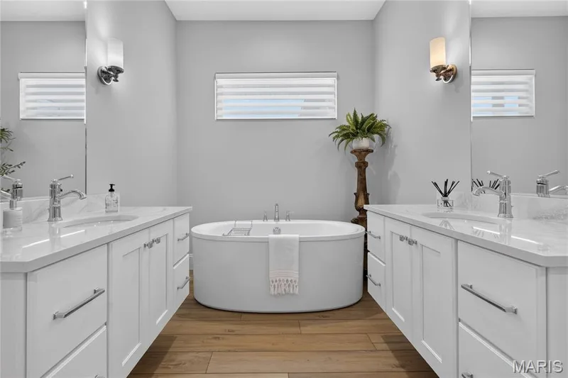 16529 Waterfront Avenue, Chesterfield, MO 63017 — listing photo 19 of 66