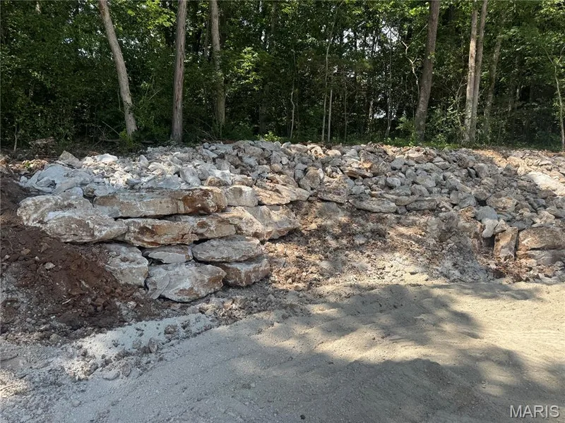 Rock wall along driveway — 10967 Village Drive W, Foristell, MO 63348