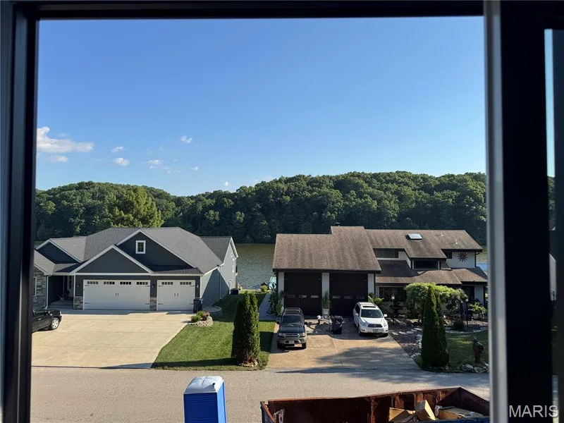 10967 Village Drive W, Foristell, MO 63348 — listing photo 6 of 41