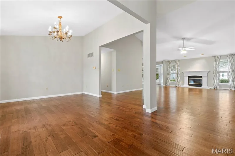 8010 Knights Crossing Drive, O'Fallon, MO 63368 — listing photo 3 of 33
