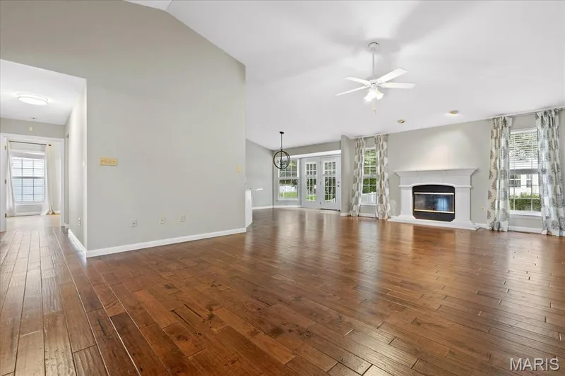 8010 Knights Crossing Drive, O'Fallon, MO 63368 — listing photo 5 of 33