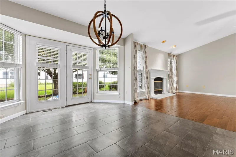 8010 Knights Crossing Drive, O'Fallon, MO 63368 — listing photo 7 of 33