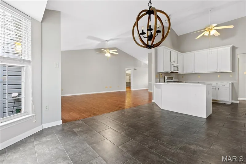 8010 Knights Crossing Drive, O'Fallon, MO 63368 — listing photo 10 of 33