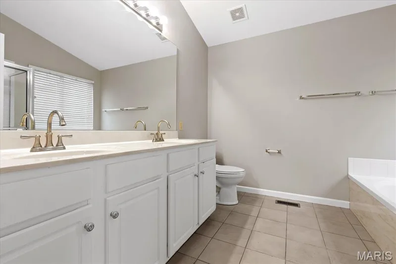 8010 Knights Crossing Drive, O'Fallon, MO 63368 — listing photo 19 of 33