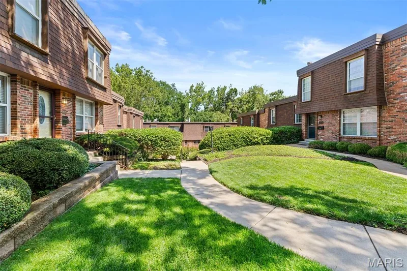 13485 Coliseum Drive #H, Chesterfield, MO 63017 — listing photo 4 of 22