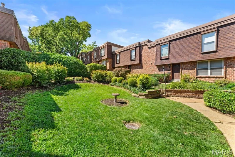 13485 Coliseum Drive #H, Chesterfield, MO 63017 — listing photo 5 of 22