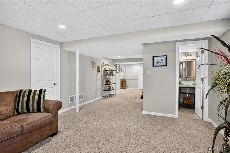 30 Hunting Manor Drive, St Charles, MO 63303 — listing photo 25 of 36