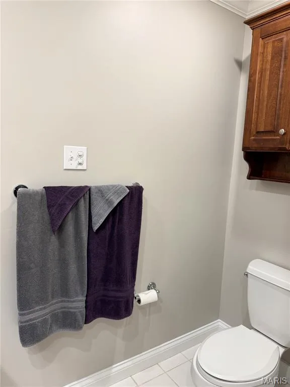 primary bathroom toilet area — 14238 Kinderhook Drive, Chesterfield, MO 63017