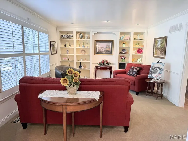 Custom built-in shelving, crown molding, plantation shutters, recessed lighting, and neutral carpeting — 14238 Kinderhook Drive, Chesterfield, MO 63017