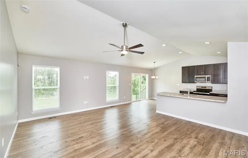 Wow! Open Floor Plan with Vaulted ceiling from the large Great Room to the Kitchen! — 133 Day Lily Lane, Wentzville, MO 63385