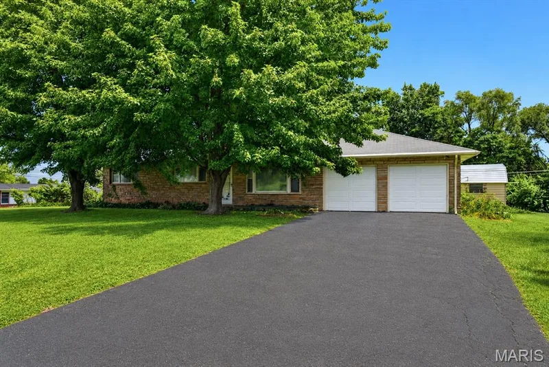 7 Wayne Street, St Charles, MO 63301 — listing photo 1 of 43