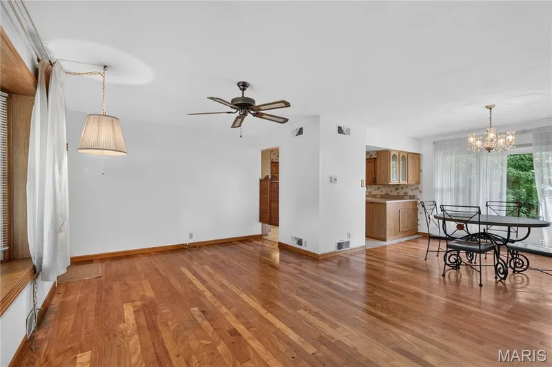 7 Wayne Street, St Charles, MO 63301 — listing photo 6 of 43