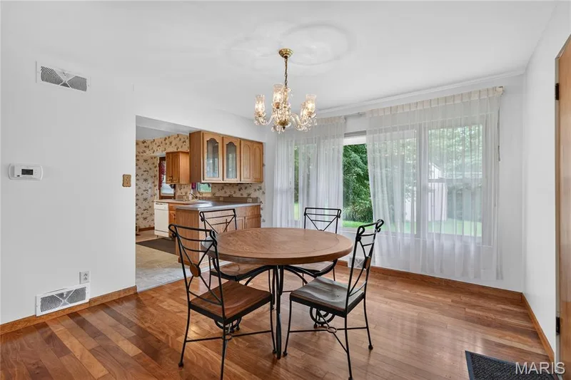 7 Wayne Street, St Charles, MO 63301 — listing photo 9 of 43