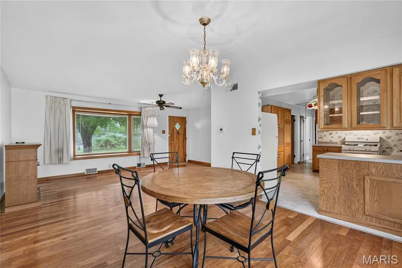 7 Wayne Street, St Charles, MO 63301 — listing photo 10 of 43
