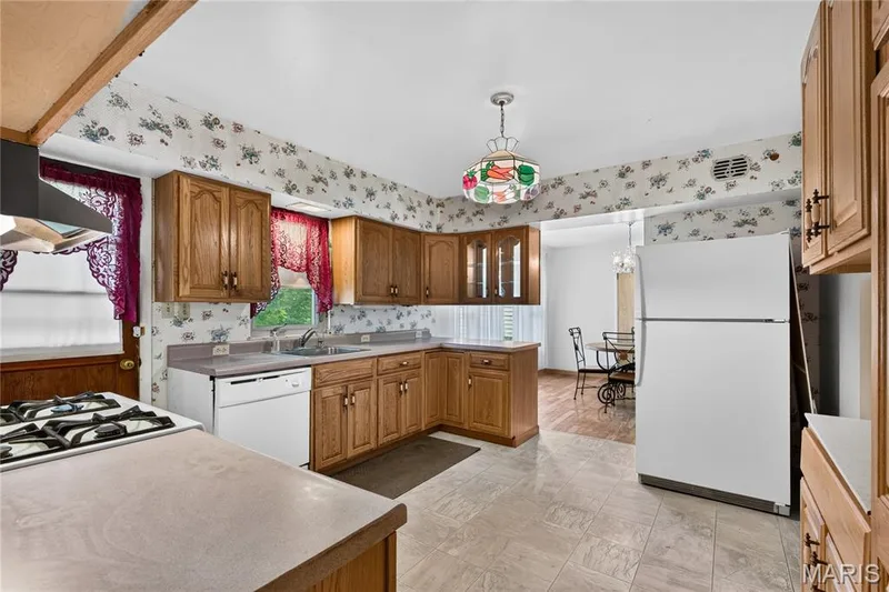 7 Wayne Street, St Charles, MO 63301 — listing photo 17 of 43