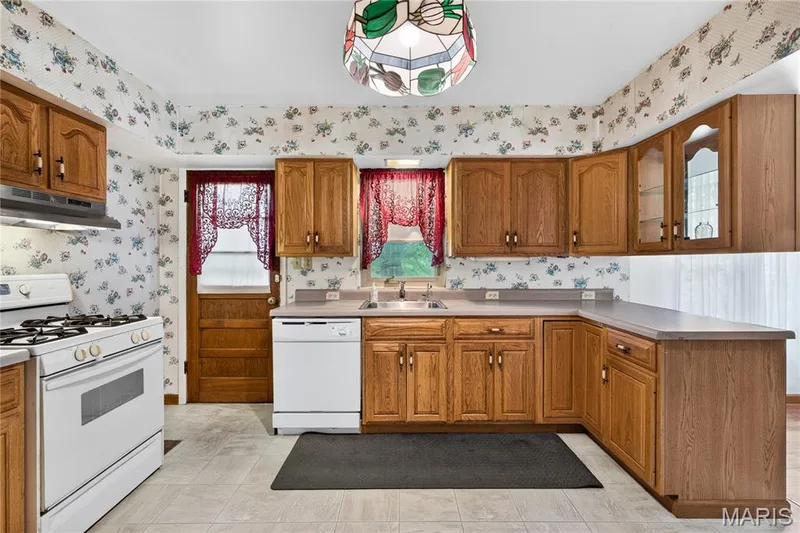 7 Wayne Street, St Charles, MO 63301 — listing photo 18 of 43